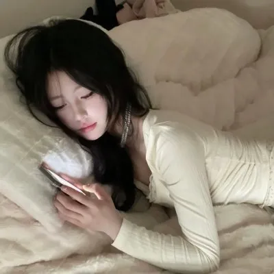 【日系青春物语】《花与爱丽丝》高清在线：两个女孩与一个男孩的谎言三角恋，青涩动人