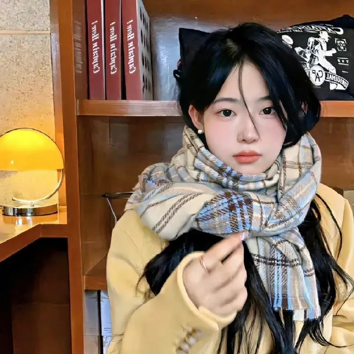 奇幻神剧《德鲁纳酒店》IU百变造型：为亡魂引路的神秘客栈，跨越千年的虐恋